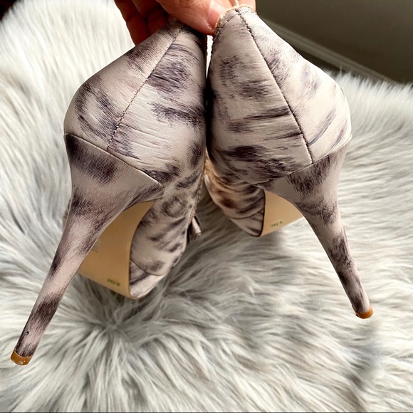 Gianni Bini Cloth Round Toe Platform Heels - Picture 9 of 12